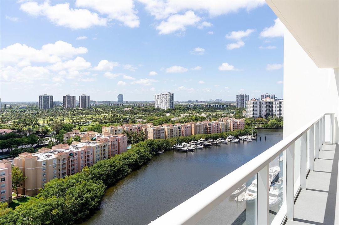 For Sale: $1,800,000 (3 beds, 3 baths, 2360 Square Feet)