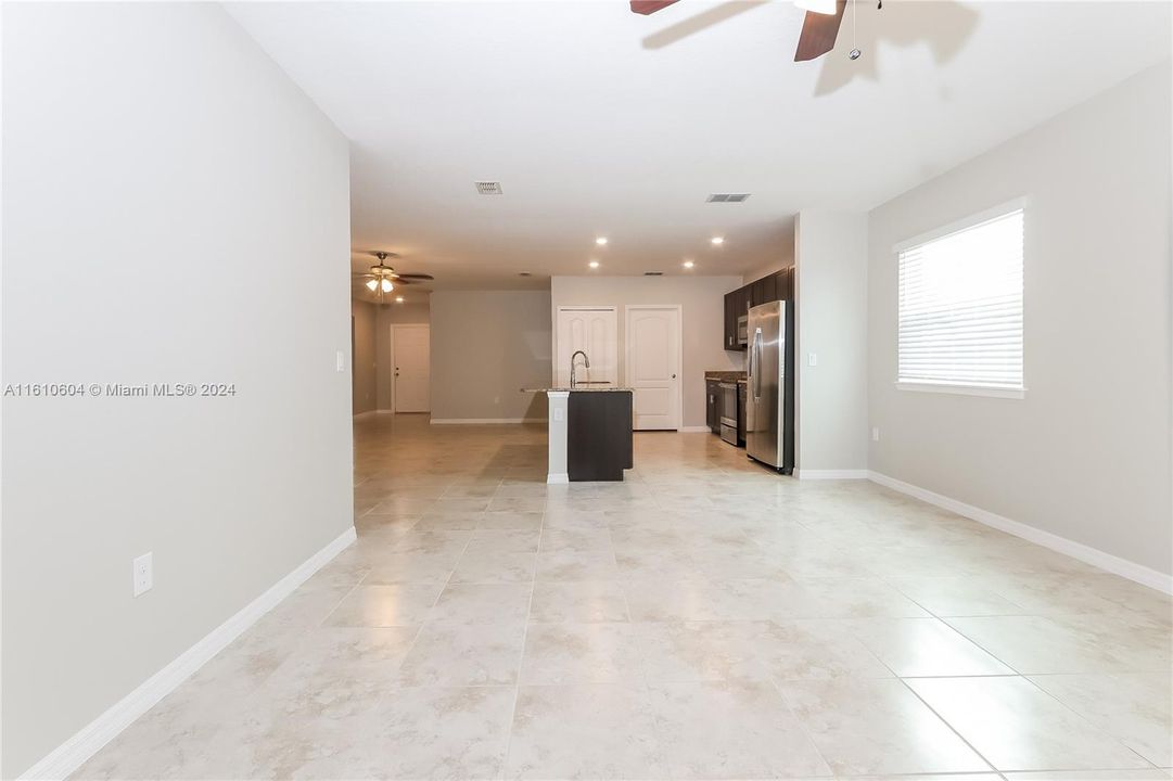 For Sale: $435,000 (3 beds, 2 baths, 1874 Square Feet)