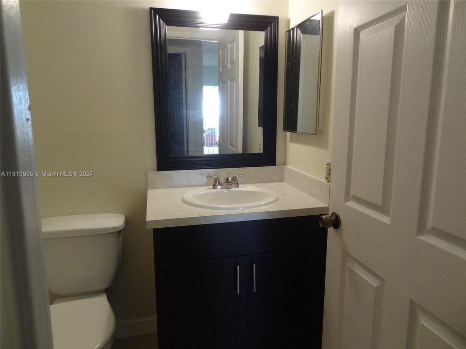 For Rent: $1,800 (1 beds, 1 baths, 693 Square Feet)