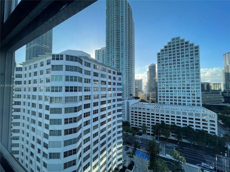 Active With Contract: $2,250 (1 beds, 1 baths, 580 Square Feet)