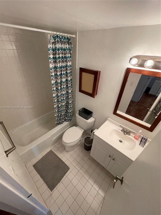 Active With Contract: $2,250 (1 beds, 1 baths, 580 Square Feet)