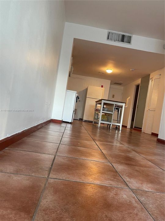 Active With Contract: $2,250 (1 beds, 1 baths, 580 Square Feet)