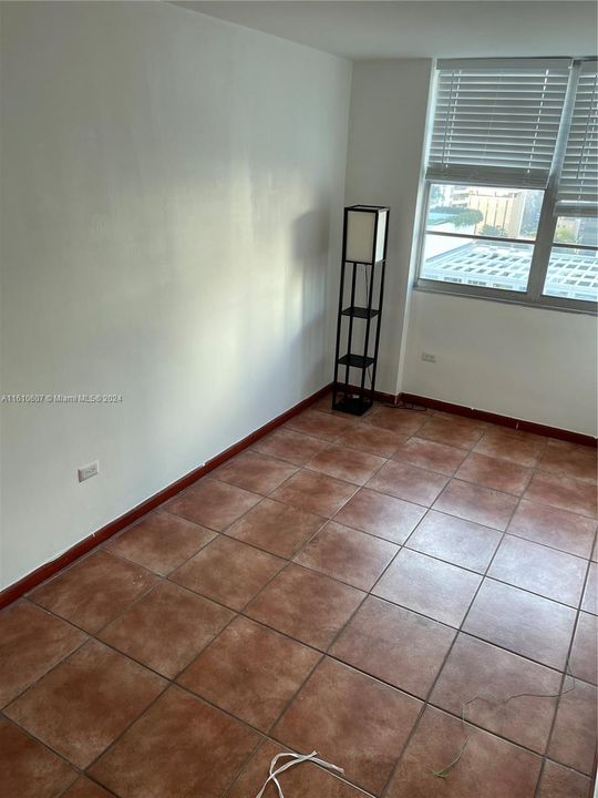 Active With Contract: $2,250 (1 beds, 1 baths, 580 Square Feet)