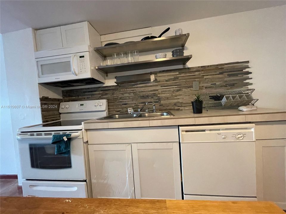 Recently Rented: $2,250 (1 beds, 1 baths, 580 Square Feet)