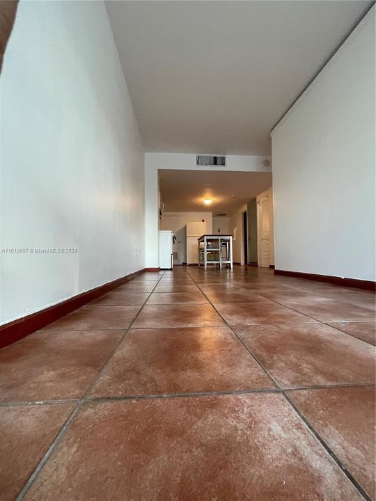 Active With Contract: $2,250 (1 beds, 1 baths, 580 Square Feet)