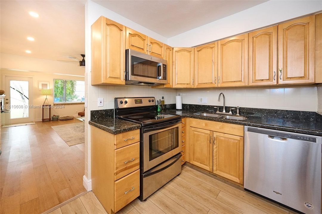 For Sale: $617,000 (3 beds, 1 baths, 962 Square Feet)