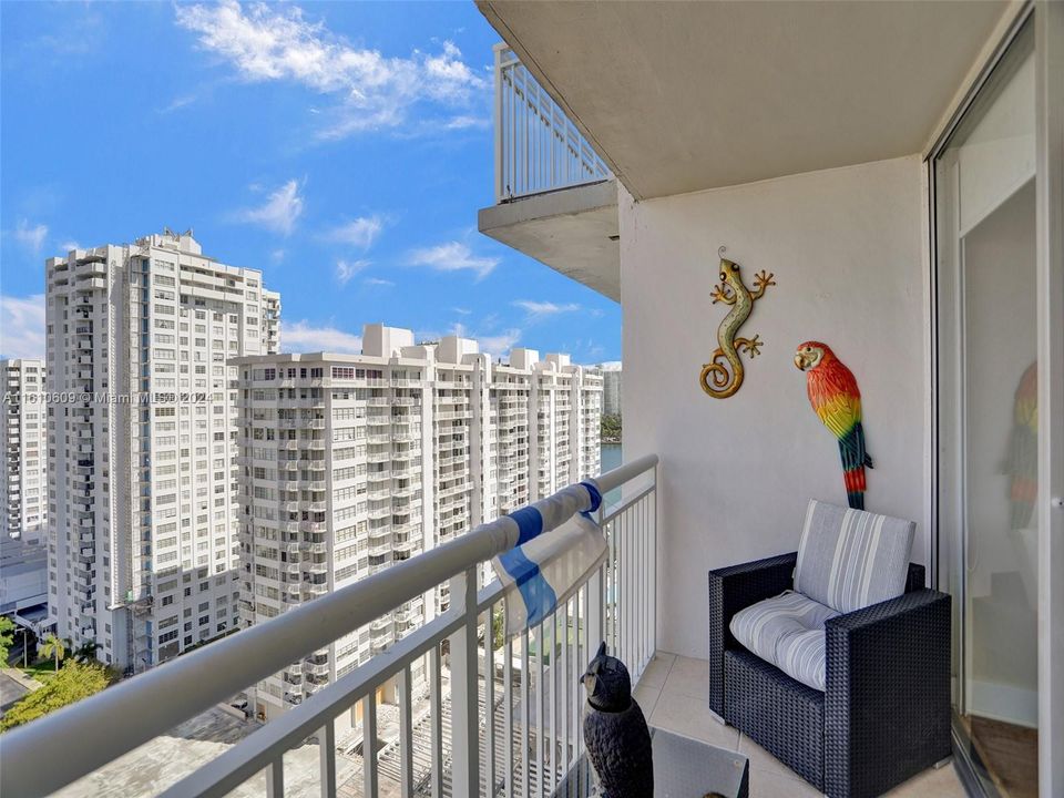 For Sale: $395,000 (2 beds, 2 baths, 1605 Square Feet)