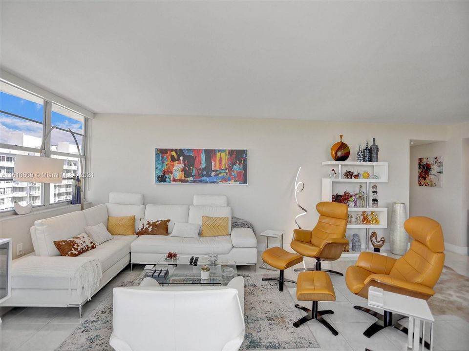 For Sale: $395,000 (2 beds, 2 baths, 1605 Square Feet)