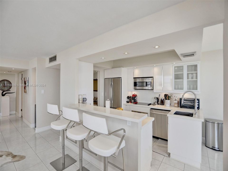 For Sale: $395,000 (2 beds, 2 baths, 1605 Square Feet)