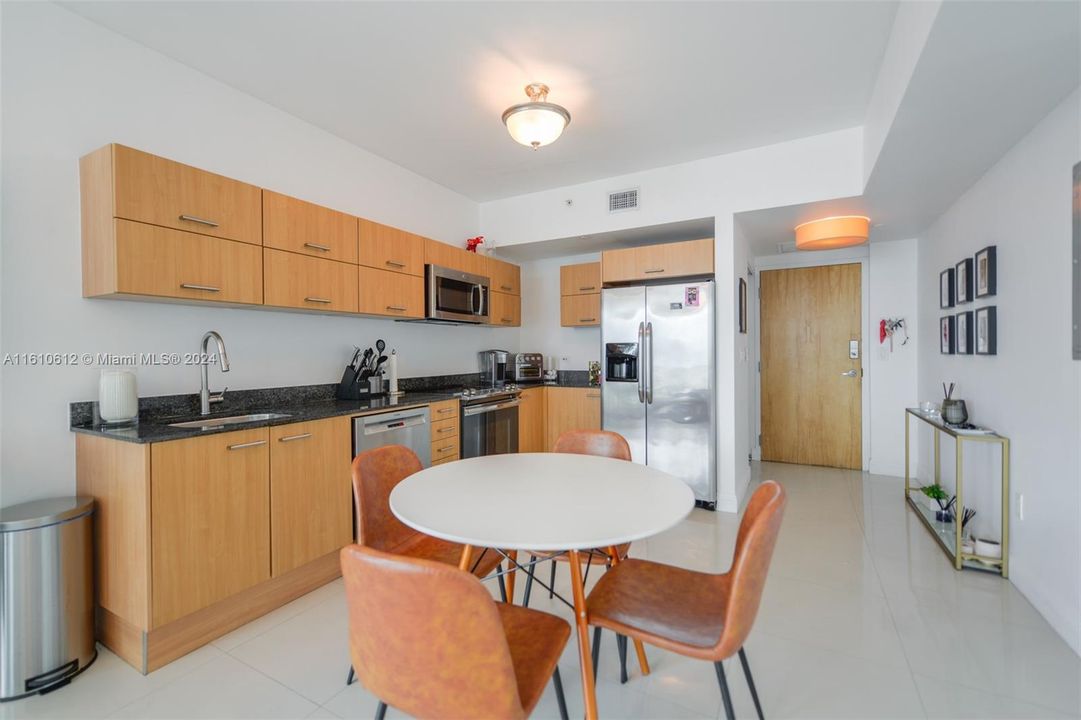 Recently Rented: $2,750 (1 beds, 1 baths, 704 Square Feet)