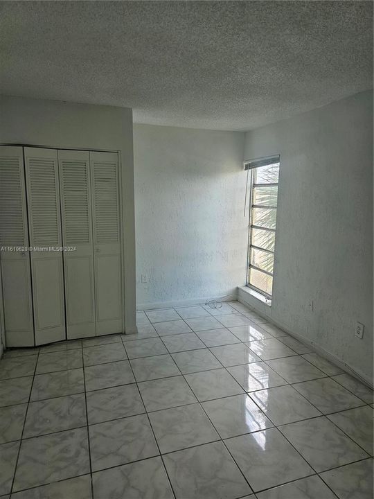 For Rent: $2,025 (1 beds, 1 baths, 860 Square Feet)