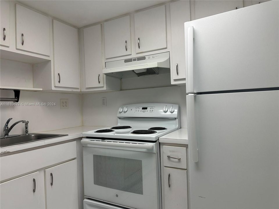 For Sale: $275,000 (2 beds, 2 baths, 850 Square Feet)