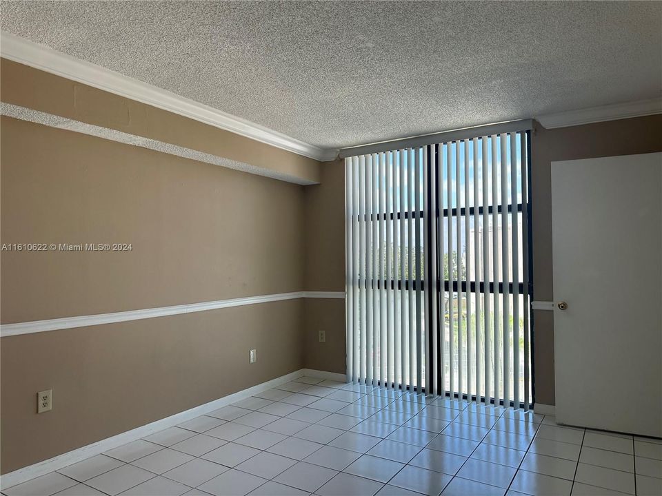 For Sale: $268,000 (2 beds, 2 baths, 850 Square Feet)