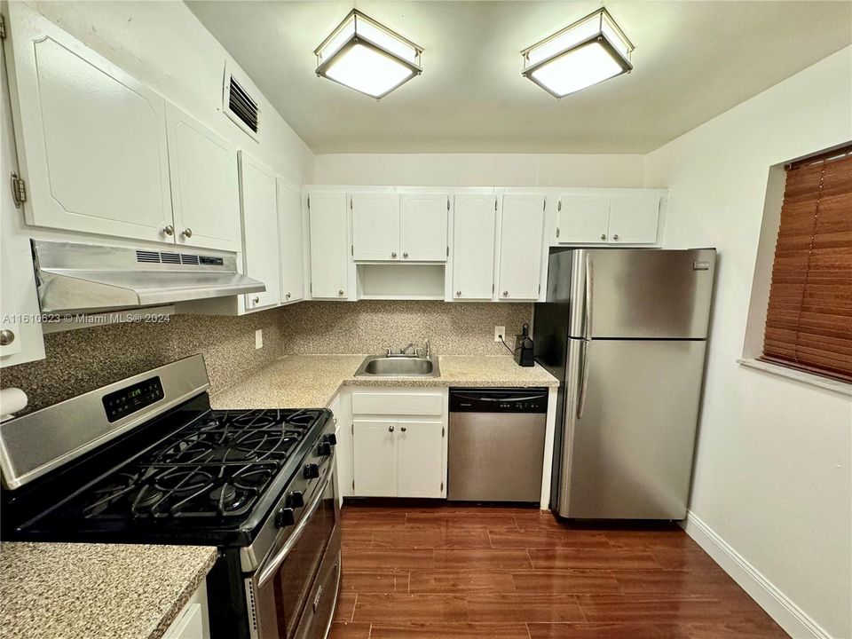 For Rent: $2,400 (1 beds, 1 baths, 656 Square Feet)