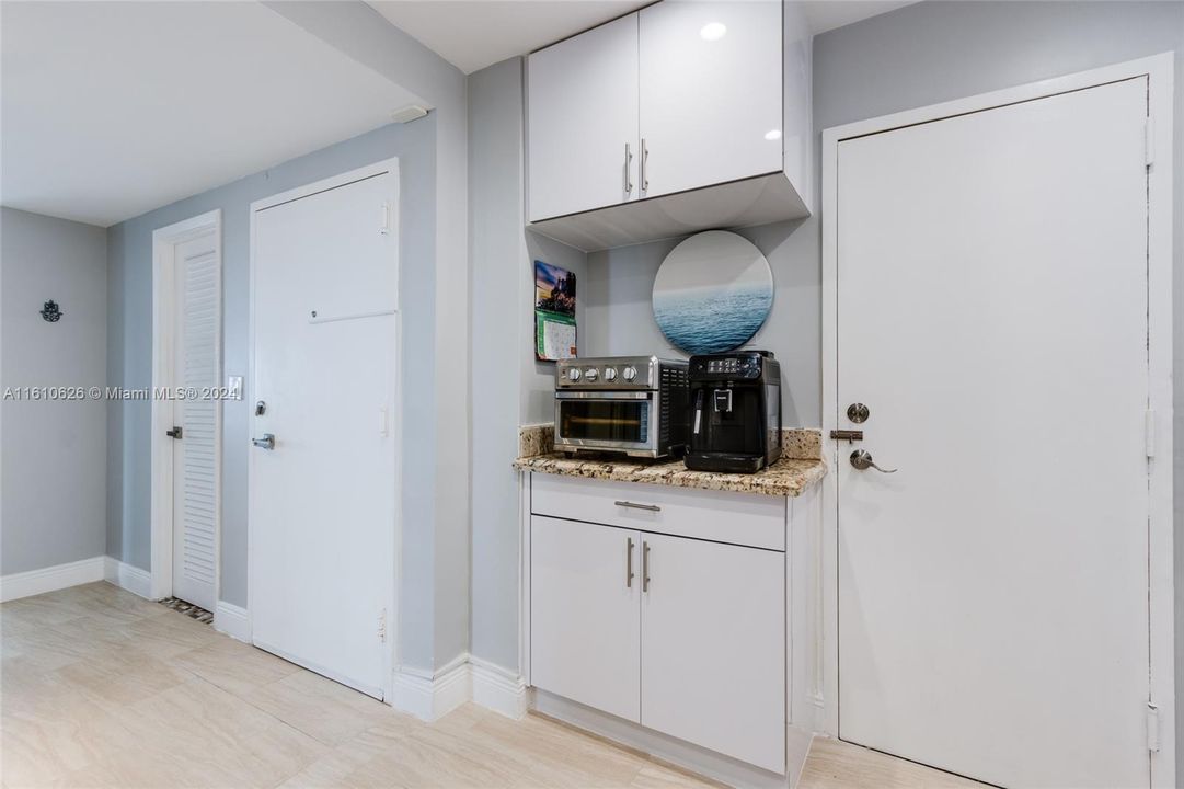 For Sale: $645,000 (2 beds, 2 baths, 1295 Square Feet)