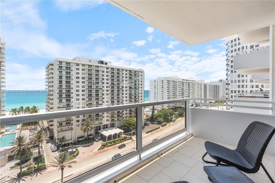 For Sale: $585,000 (2 beds, 2 baths, 1030 Square Feet)