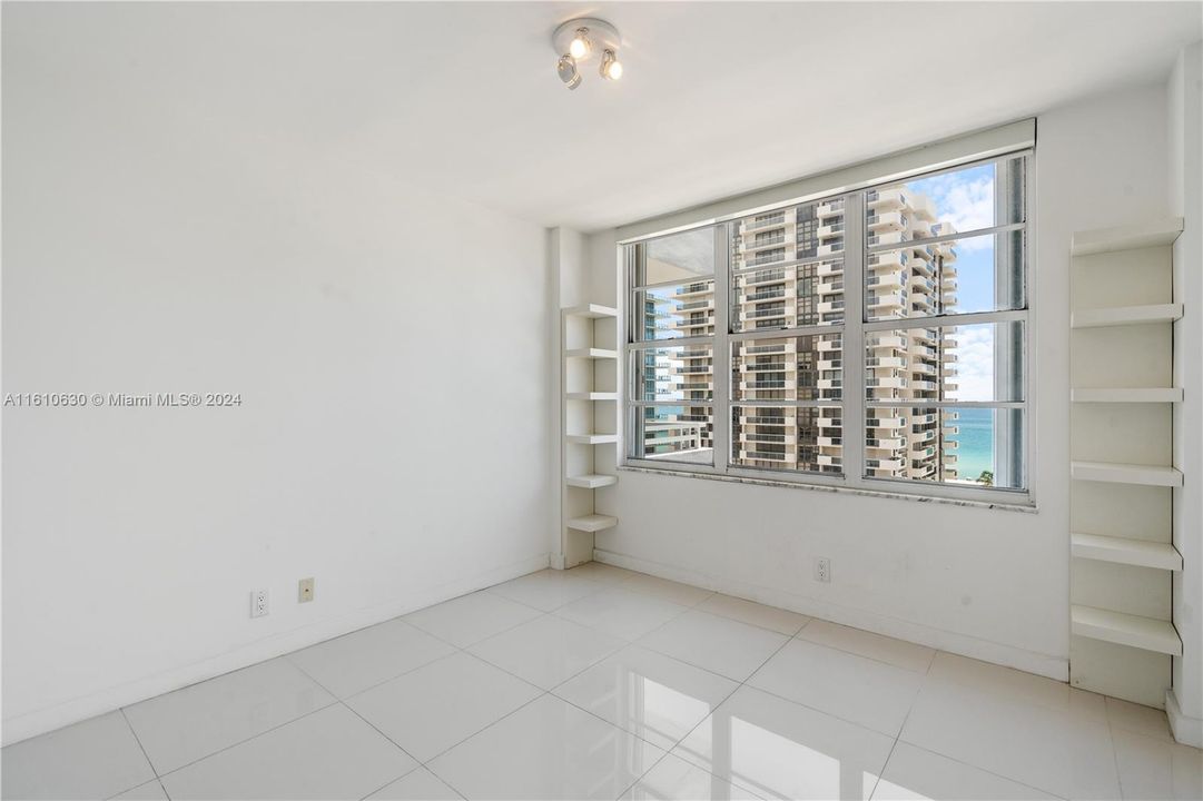 For Sale: $585,000 (2 beds, 2 baths, 1030 Square Feet)