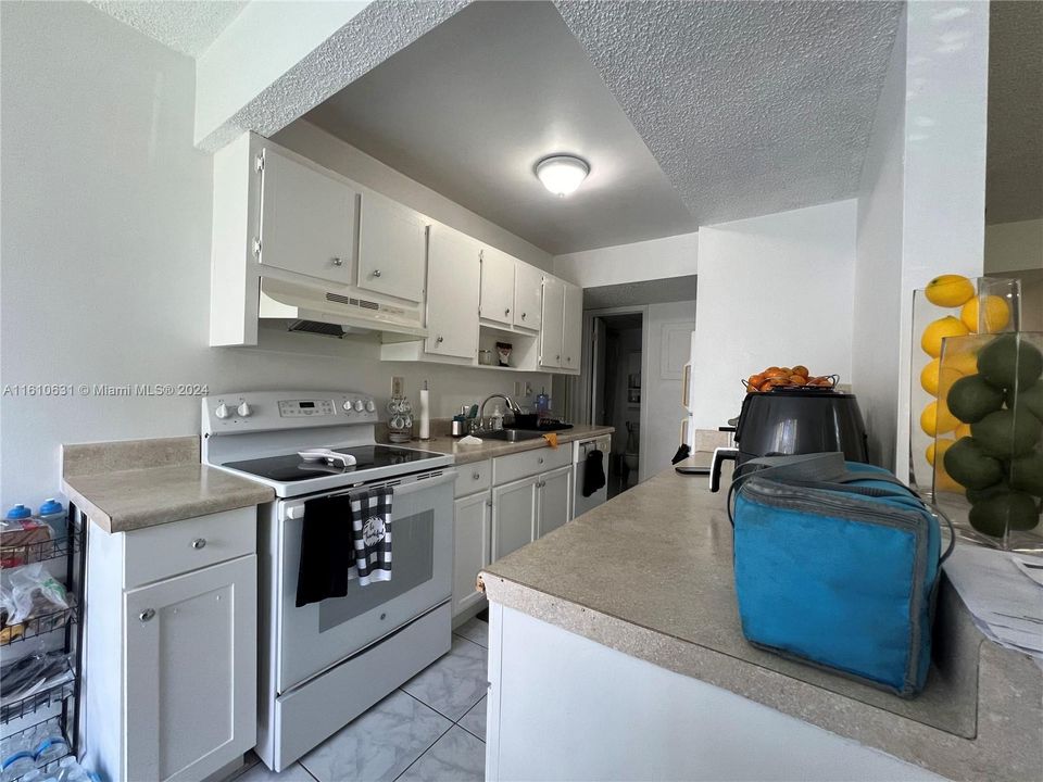 For Rent: $1,850 (1 beds, 1 baths, 614 Square Feet)