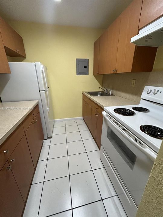 For Rent: $2,100 (2 beds, 1 baths, 801 Square Feet)
