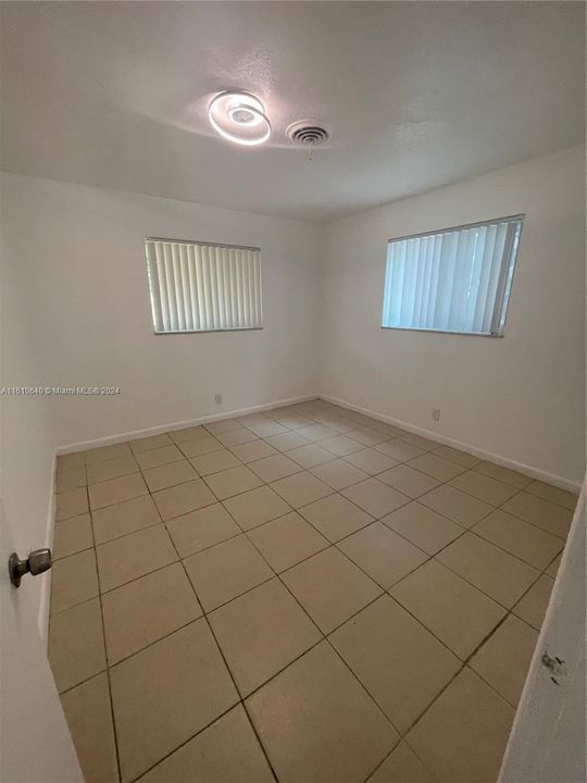 For Rent: $2,970 (3 beds, 1 baths, 1941 Square Feet)