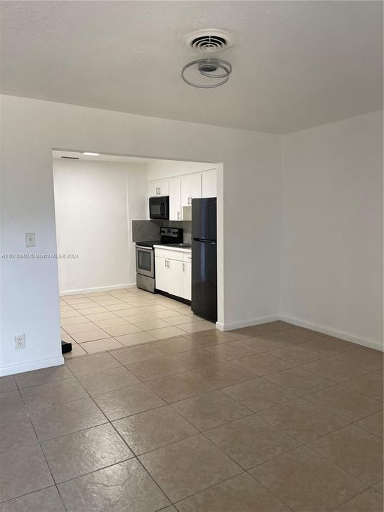 For Rent: $2,970 (3 beds, 1 baths, 1941 Square Feet)