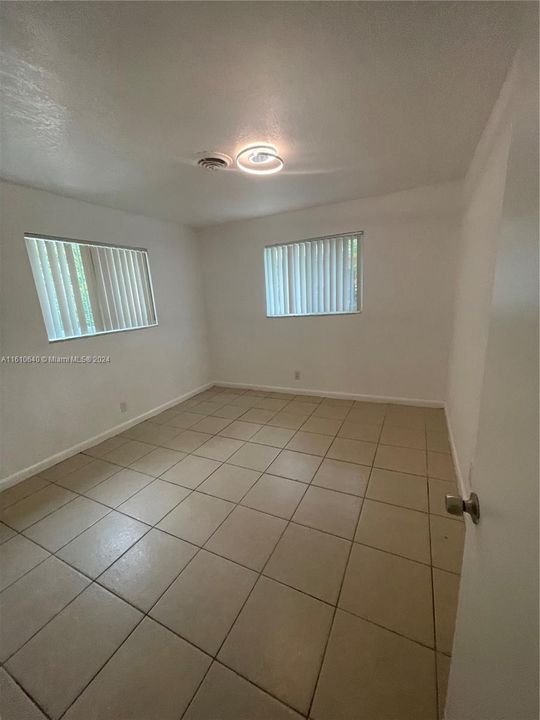 For Rent: $2,970 (3 beds, 1 baths, 1941 Square Feet)