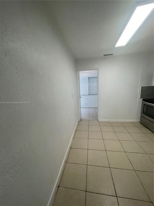 For Rent: $2,970 (3 beds, 1 baths, 1941 Square Feet)