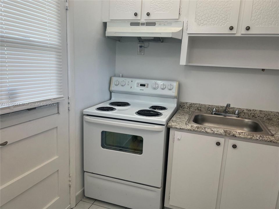 For Rent: $1,600 (1 beds, 1 baths, 768 Square Feet)