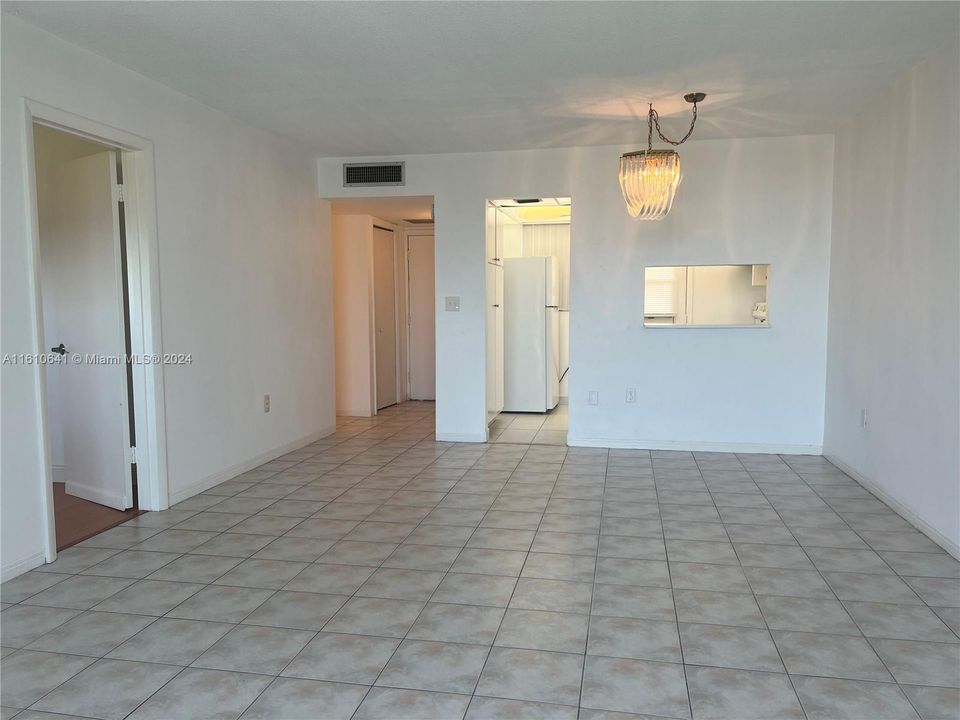 For Rent: $1,600 (1 beds, 1 baths, 768 Square Feet)