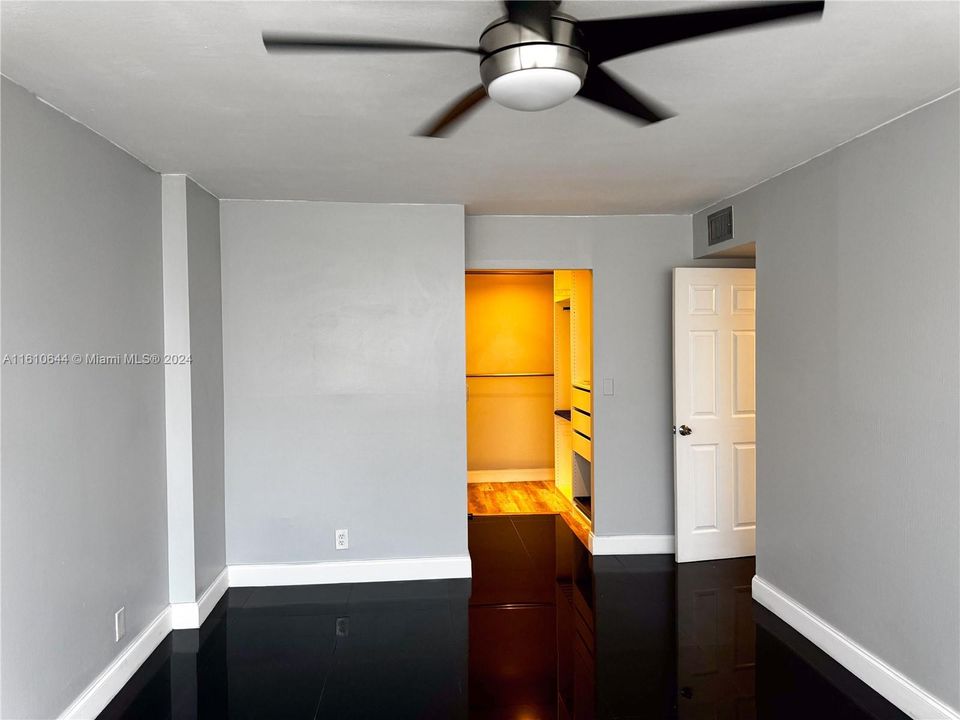 For Sale: $265,000 (2 beds, 2 baths, 1040 Square Feet)