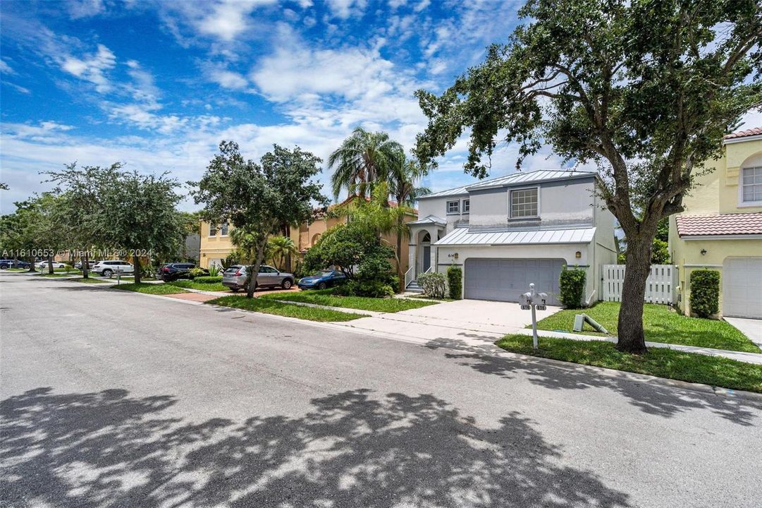 Active With Contract: $550,000 (3 beds, 2 baths, 1860 Square Feet)