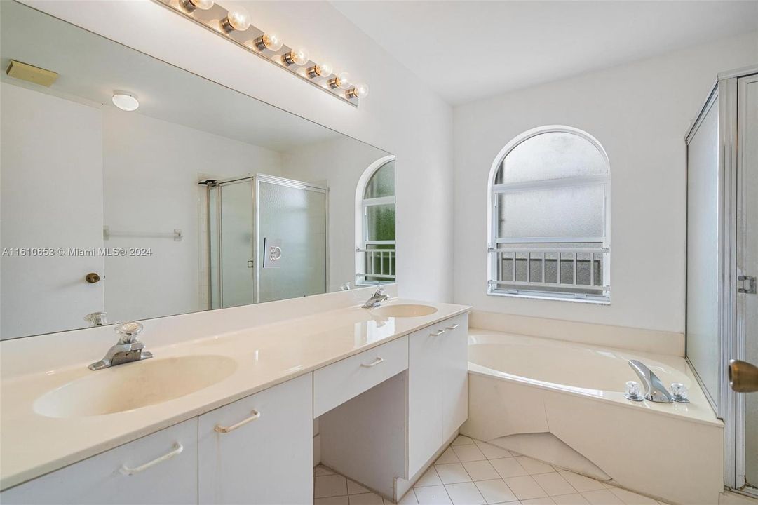 Active With Contract: $550,000 (3 beds, 2 baths, 1860 Square Feet)