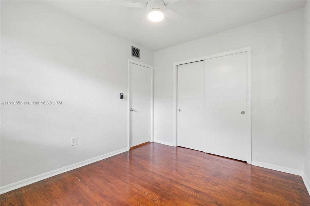 For Sale: $425,000 (2 beds, 1 baths, 800 Square Feet)