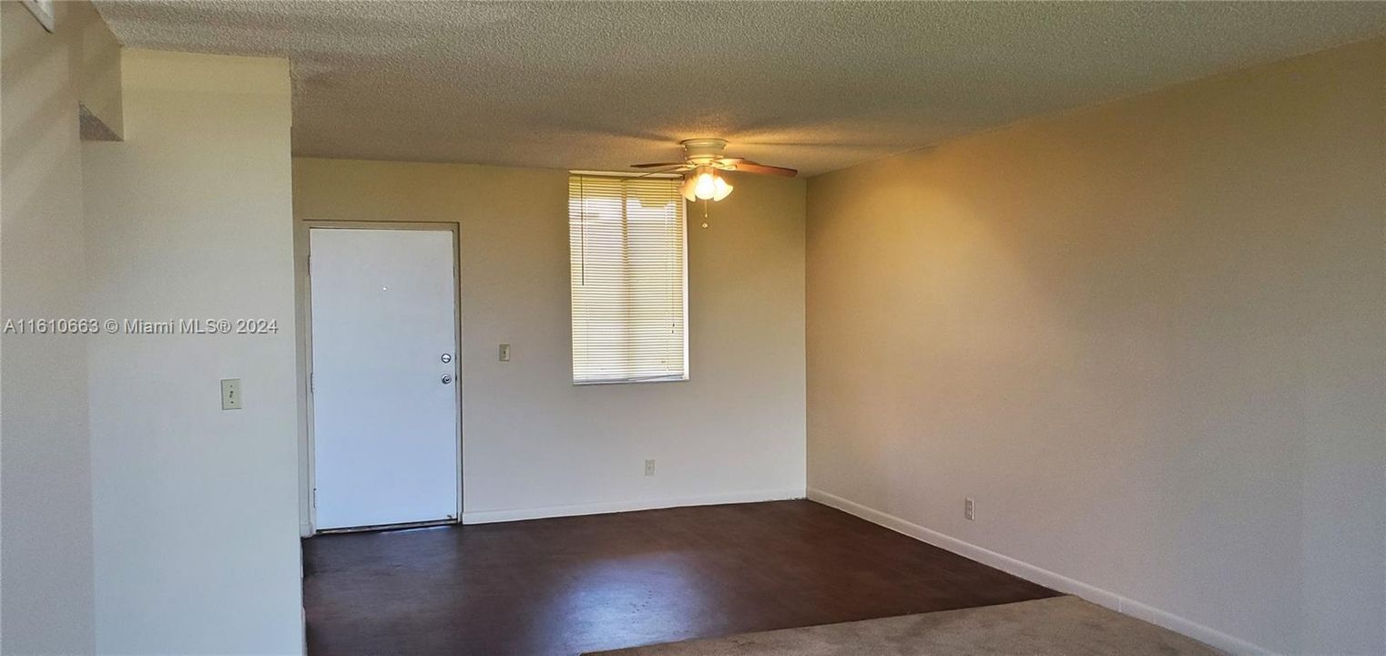 For Sale: $155,000 (1 beds, 1 baths, 748 Square Feet)