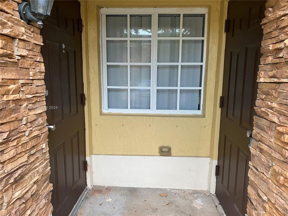 For Rent: $2,100 (2 beds, 2 baths, 920 Square Feet)