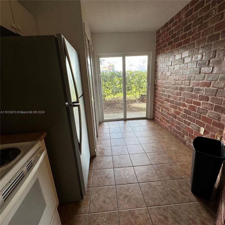 For Rent: $2,100 (2 beds, 2 baths, 920 Square Feet)