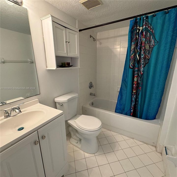 For Rent: $2,100 (2 beds, 2 baths, 920 Square Feet)