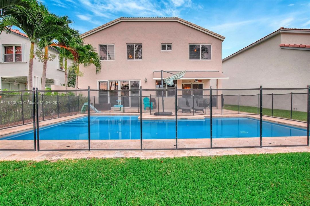 Vendido Recientemente: $789,000 (4 camas, 2 baños, 2880 Pies cuadrados)