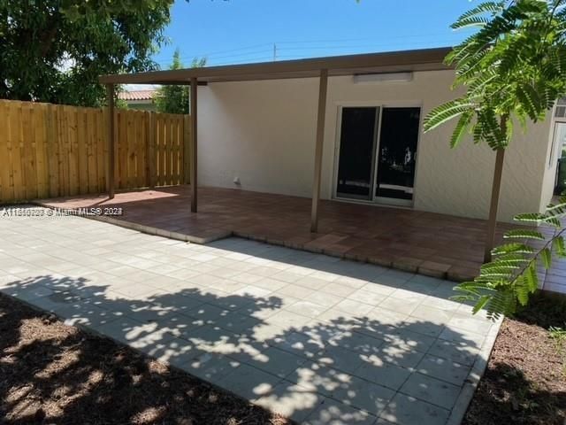 For Rent: $3,850 (3 beds, 2 baths, 910 Square Feet)