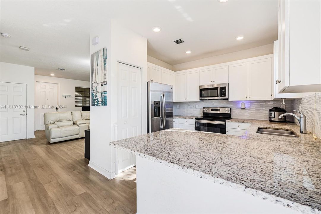 Active With Contract: $463,500 (3 beds, 2 baths, 1363 Square Feet)