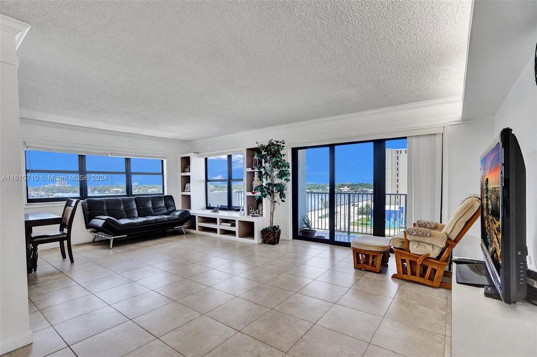 For Sale: $624,900 (2 beds, 2 baths, 1660 Square Feet)