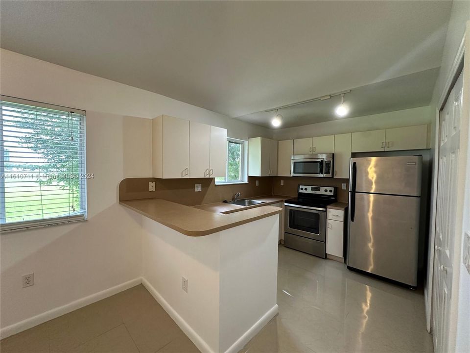 For Sale: $280,000 (3 beds, 2 baths, 1176 Square Feet)