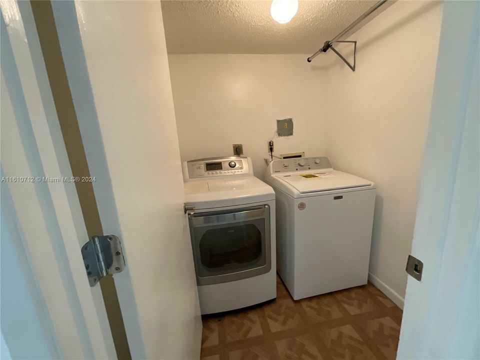 For Rent: $2,600 (2 beds, 2 baths, 1200 Square Feet)