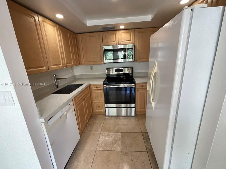 For Rent: $2,600 (2 beds, 2 baths, 1200 Square Feet)