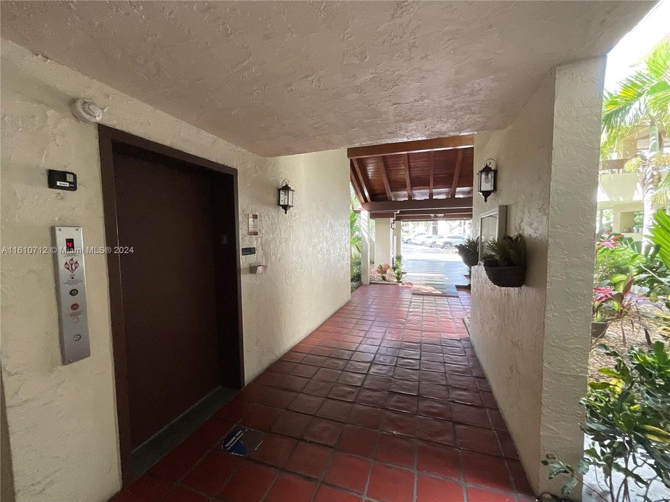 For Rent: $2,600 (2 beds, 2 baths, 1200 Square Feet)