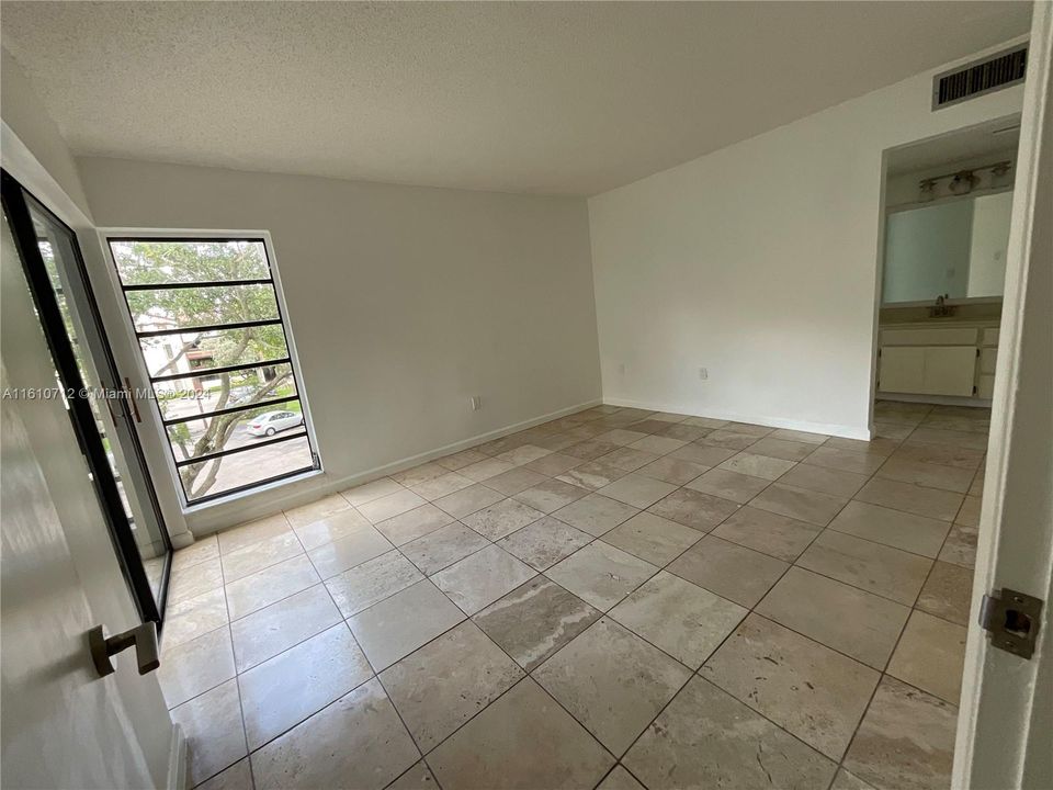 For Rent: $2,600 (2 beds, 2 baths, 1200 Square Feet)