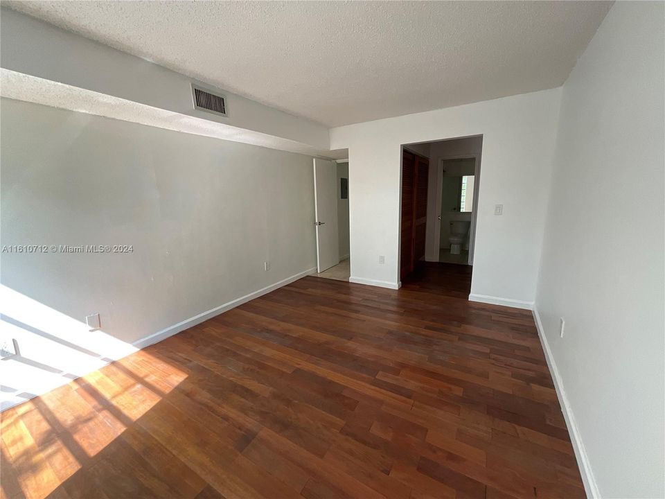 For Rent: $2,600 (2 beds, 2 baths, 1200 Square Feet)