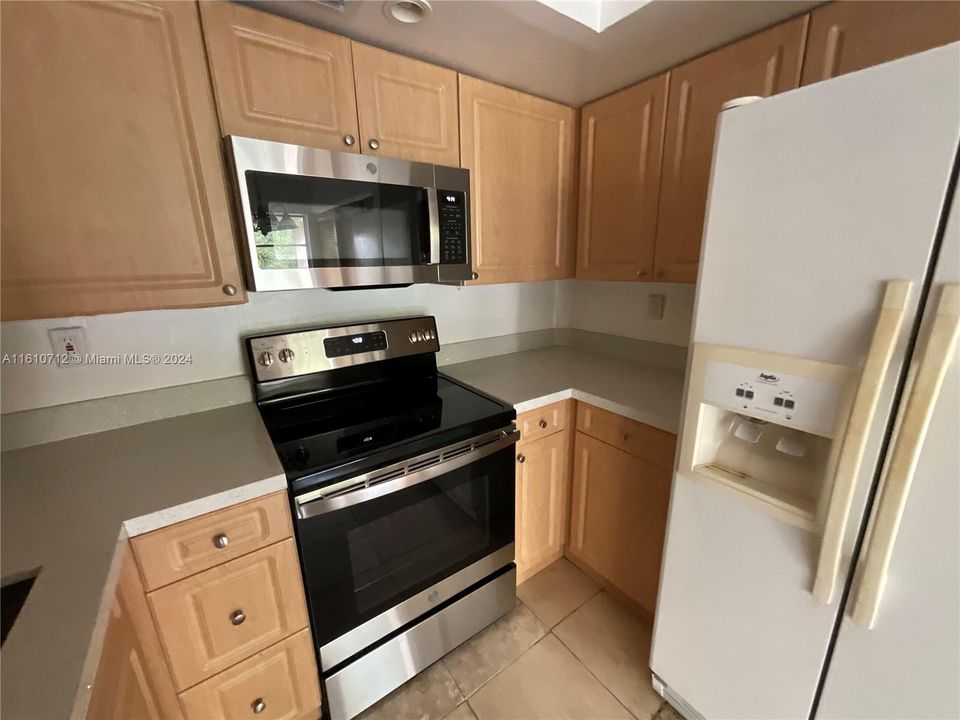 For Rent: $2,600 (2 beds, 2 baths, 1200 Square Feet)