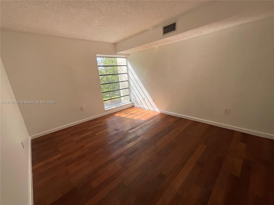 For Rent: $2,600 (2 beds, 2 baths, 1200 Square Feet)