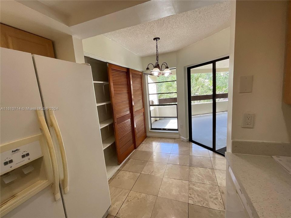 For Sale: $354,900 (2 beds, 2 baths, 1200 Square Feet)